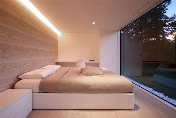 Mẫu 9: Kết hợp với các loại đèn chiếu sáng trong thiết kế nội thất giúp căn phòng thêm nổi bật và tăng tính thẩm mỹ